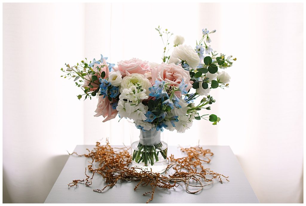 Beautiful bridal bouquet at Fox Hills Golf Club